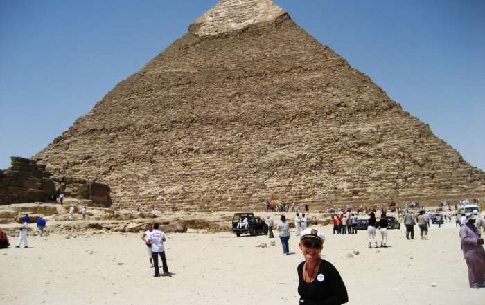 22 Stunning Photos of the Pyramids of Giza pyramids egypt cairo