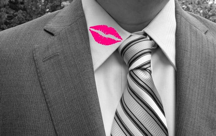 Signs of a Cheating Spouse or Boyfriend lipstick on collar cheating