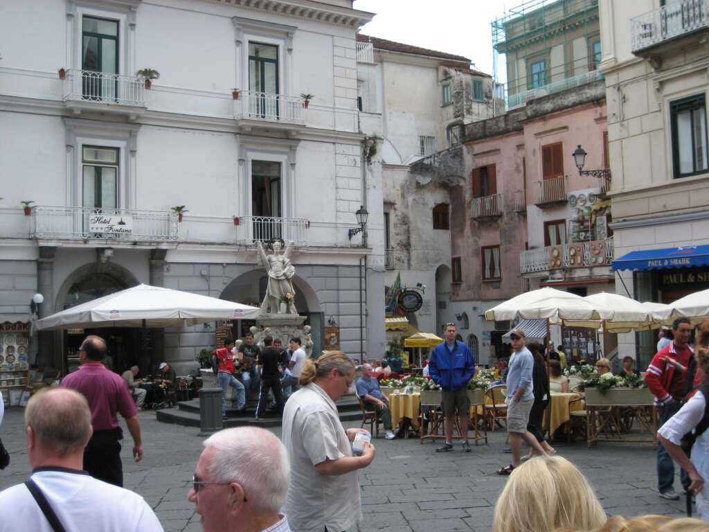positano italy market