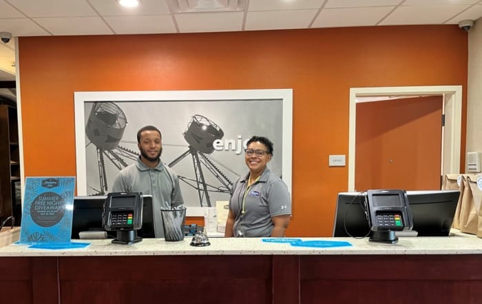 Where to Stay While Exploring Opelousas and Louisiana’s Zydeco Country hampton inn opelusas desk2