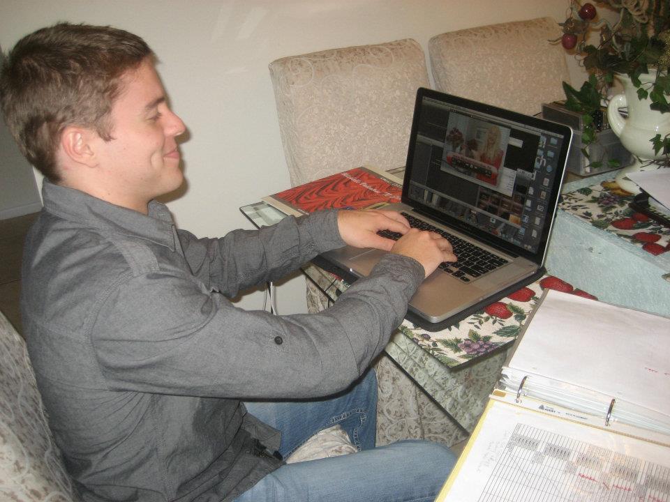 561176_262688233831174_1177261319_n